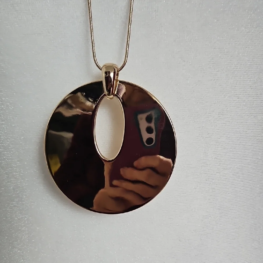 NWT New Directions Gold Pendant Necklace
